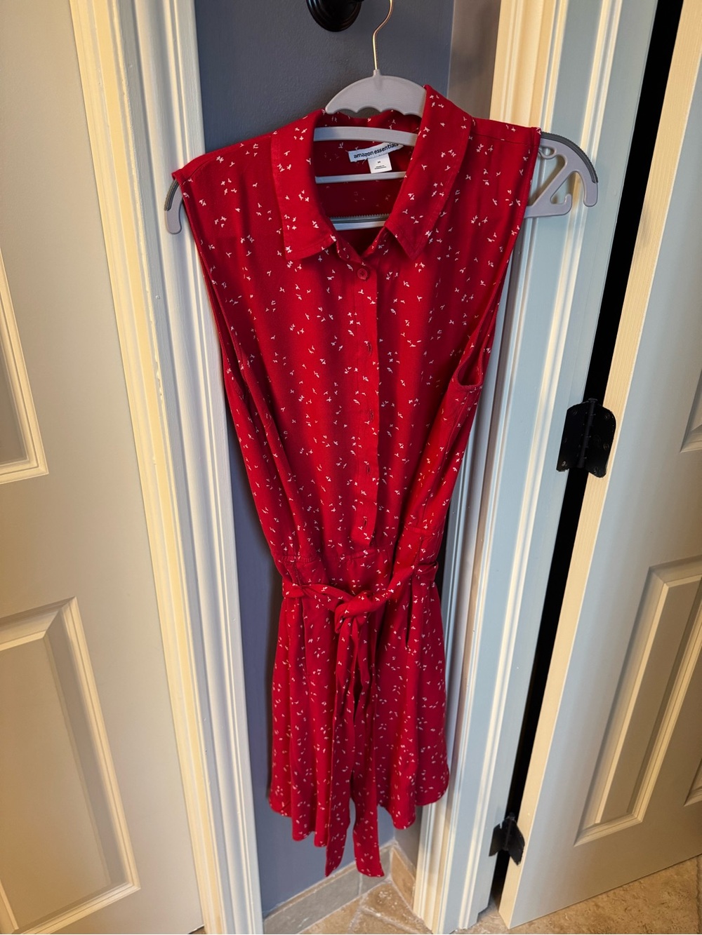 Amazon Essentials Red Sleeveless Shirtwaist Dress with White Micro Print